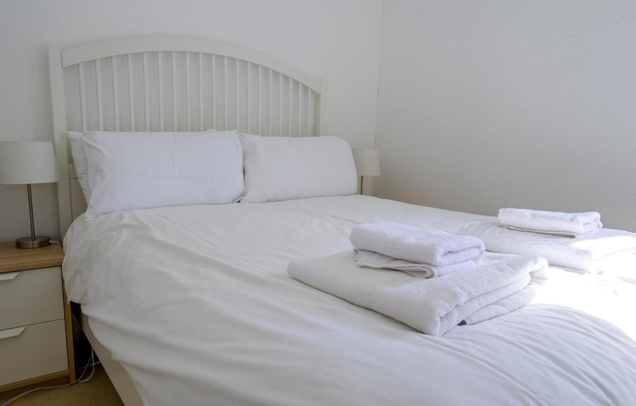 Escape To A Clifftop Chalet With Pool And Tennis Onsite - 1A Kingsdown Holiday Park ภายนอก รูปภาพ