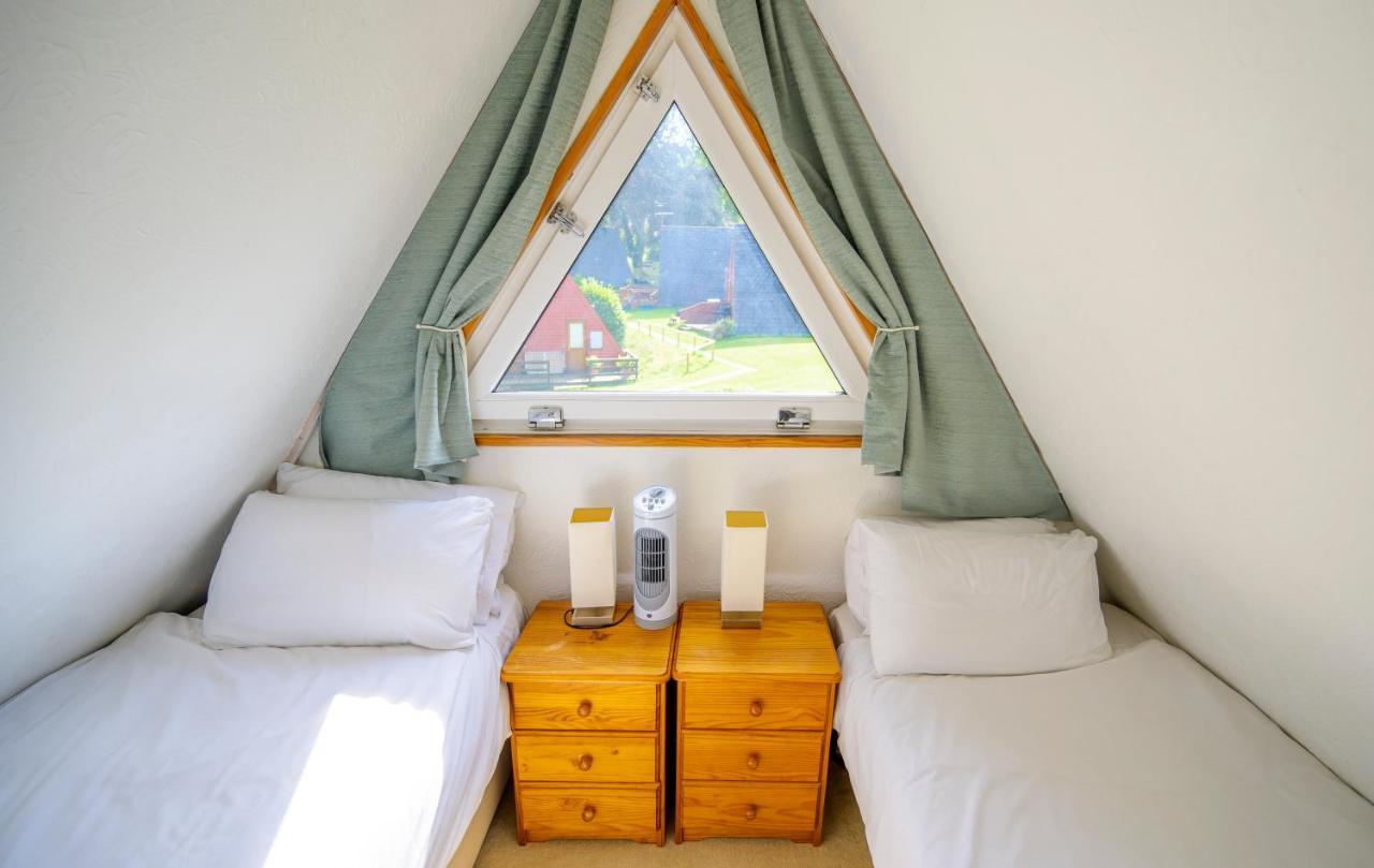 Escape To A Clifftop Chalet With Pool And Tennis Onsite - 1A Kingsdown Holiday Park ภายนอก รูปภาพ