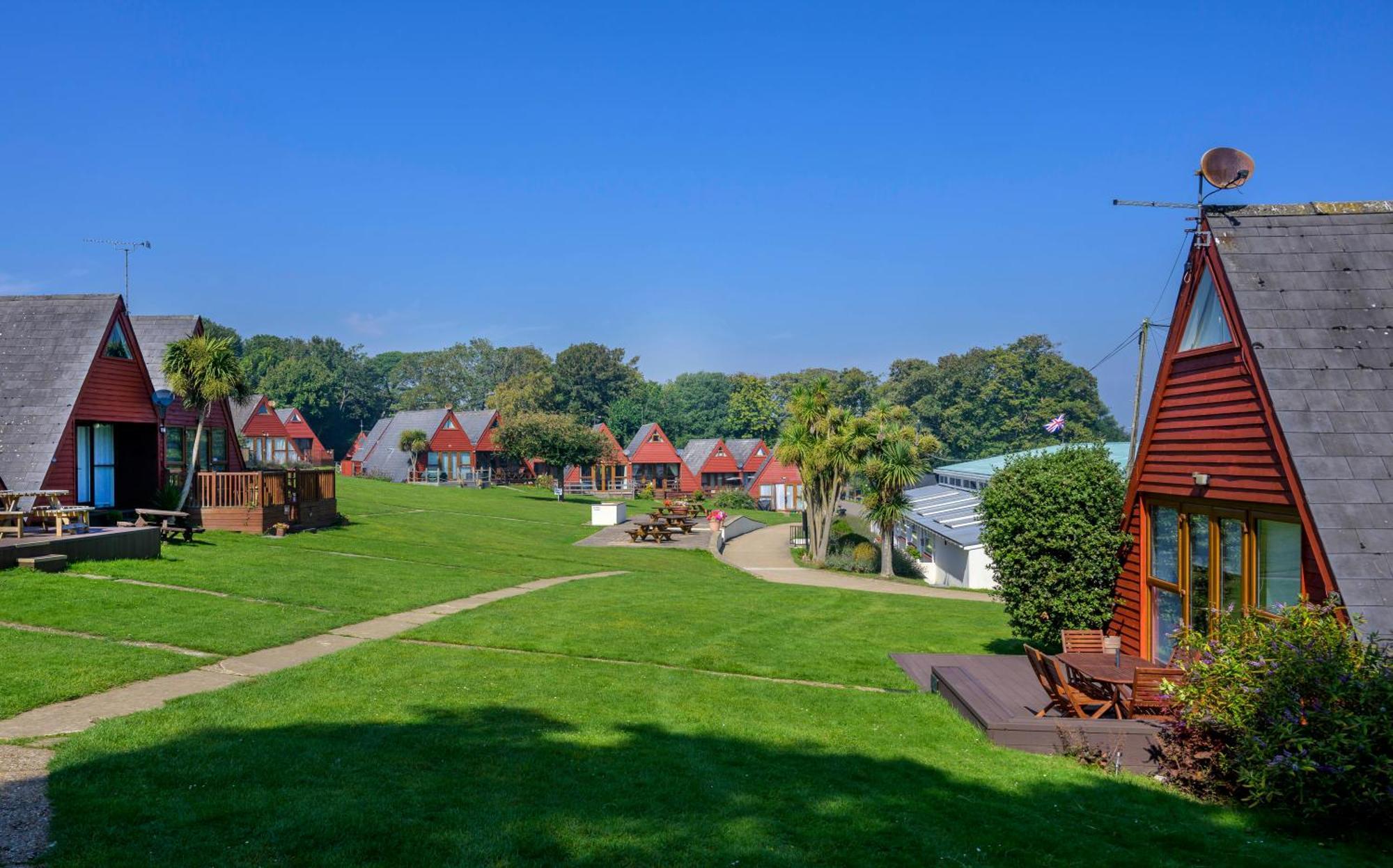 Escape To A Clifftop Chalet With Pool And Tennis Onsite - 1A Kingsdown Holiday Park ภายนอก รูปภาพ