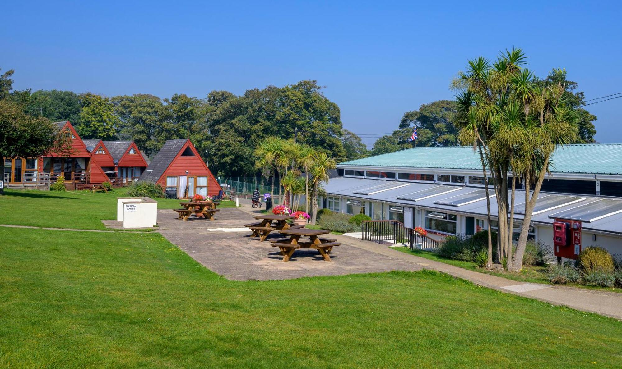 Escape To A Clifftop Chalet With Pool And Tennis Onsite - 1A Kingsdown Holiday Park ภายนอก รูปภาพ