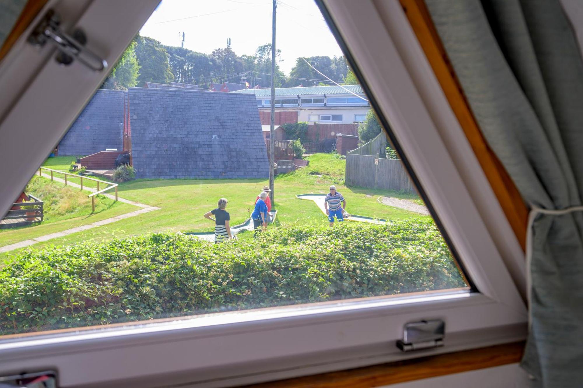 Escape To A Clifftop Chalet With Pool And Tennis Onsite - 1A Kingsdown Holiday Park ภายนอก รูปภาพ